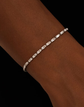 Теннисный серебряный браслет с фианитами в огранке Багет MIE женщинам