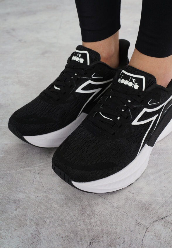 Кроссовки женские Diadora Nucleo 2, Черный