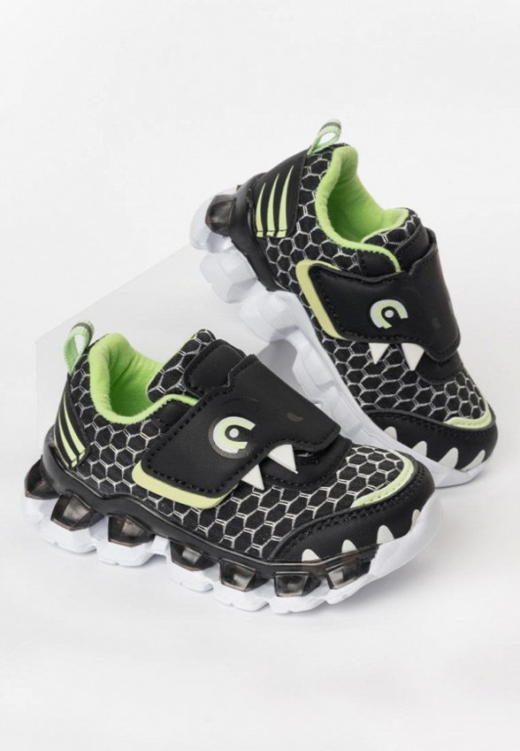 Кроссовки Tikkago