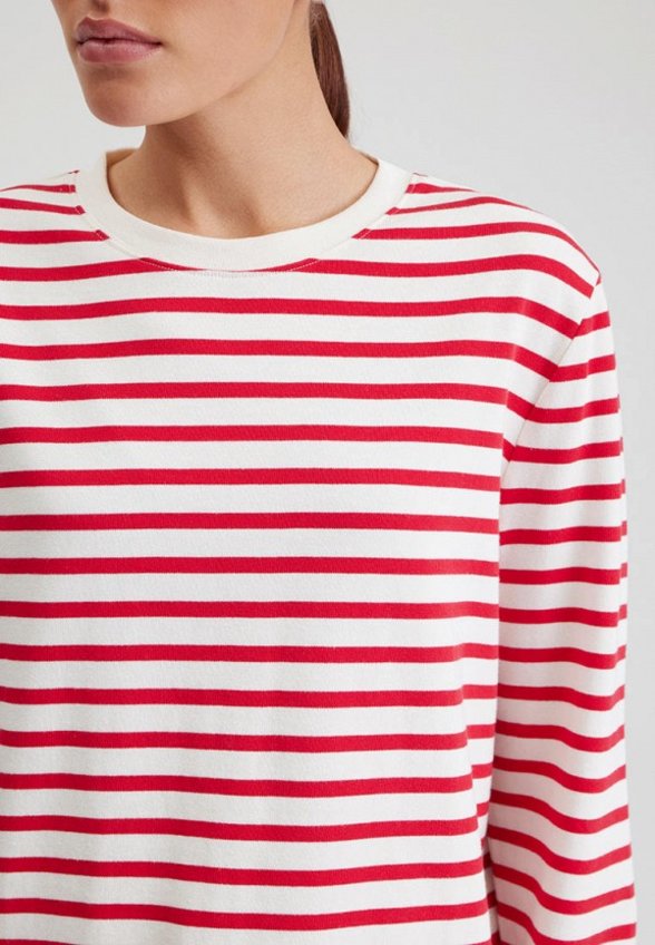 Лонгслив To Be Blossom