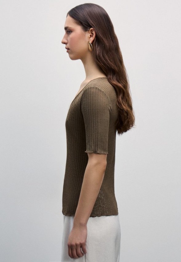 Пуловер Zarina