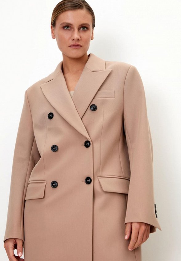 Пальто двубортное Brusnika