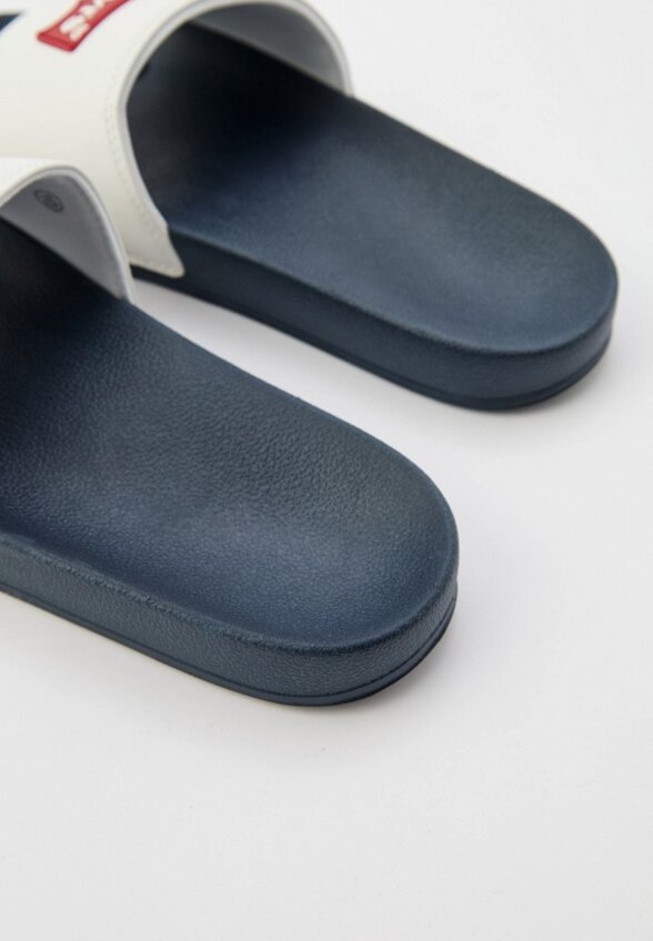 Сланцы Levi's®