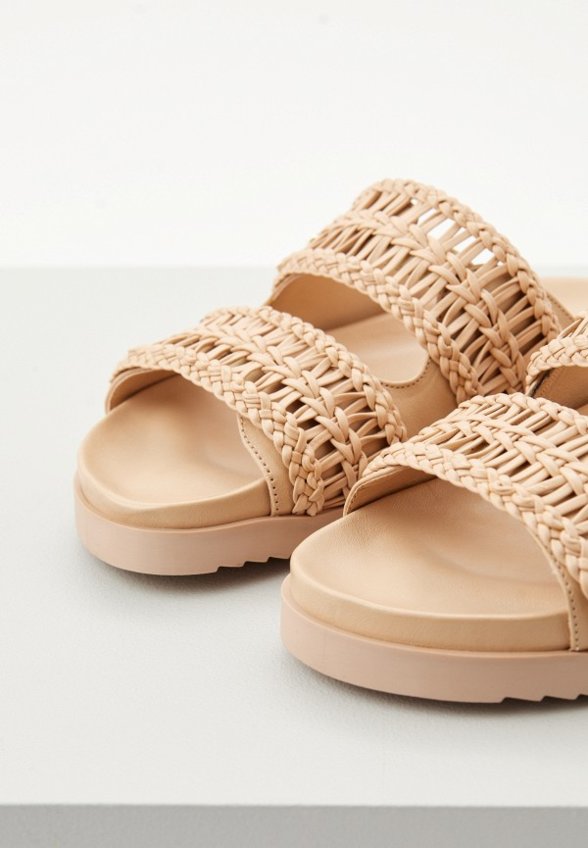 Сабо Patrizia Pepe