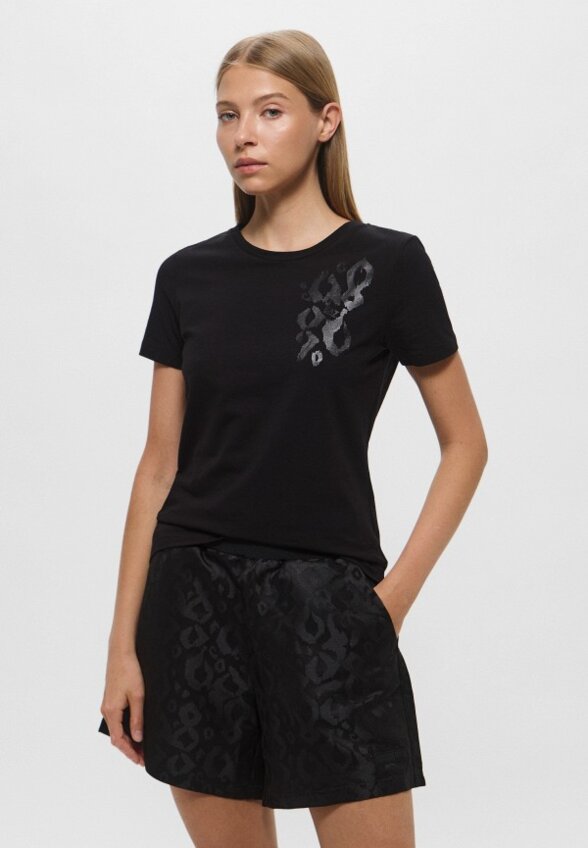 Футболка EA7