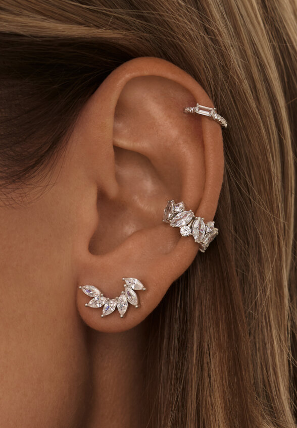 Серебряные серьги-гвоздики с фианитами в огранке маркиз MIE