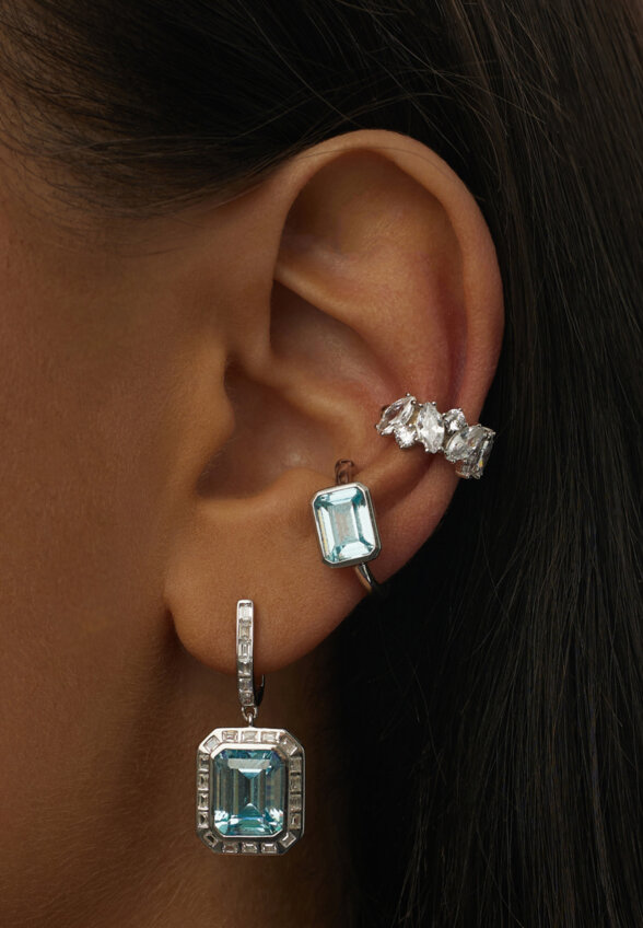 Серебряные серьги-подвесы ПОЛНОЧЬ с голубыми фианитами в огранке Эмеральд MIE