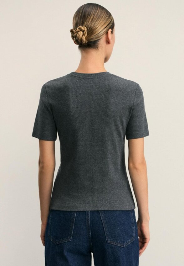 Футболка Zarina