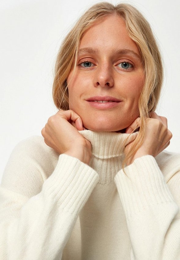 Свитер Bstatement