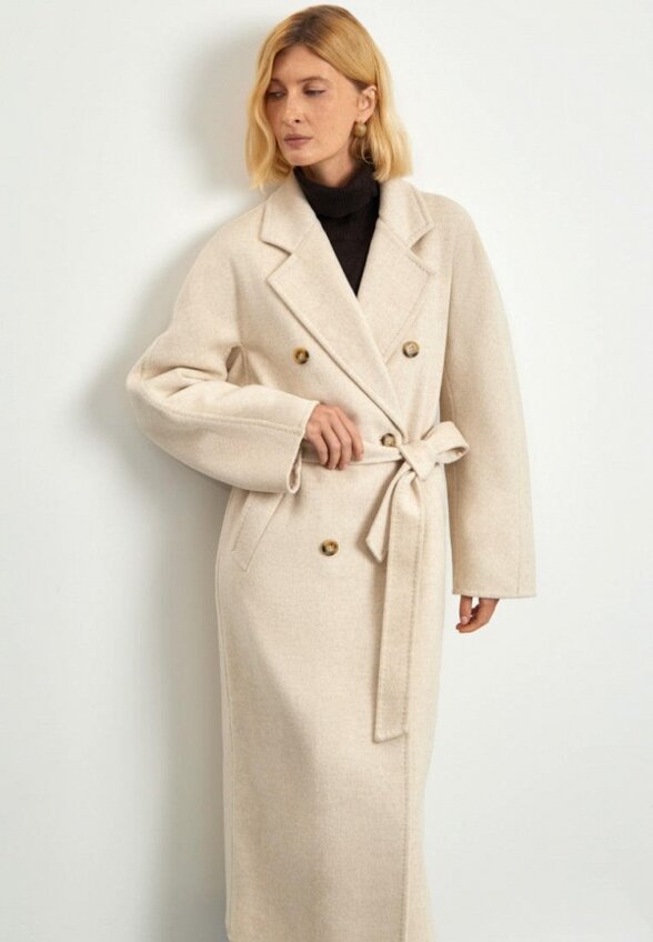 Пальто двубортное Emka