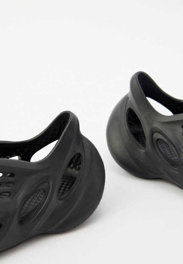 Кроссовки adidas YEEZY