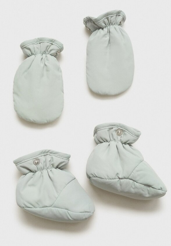 Комбинезон утепленный, варежки и пинетки Mango Kids