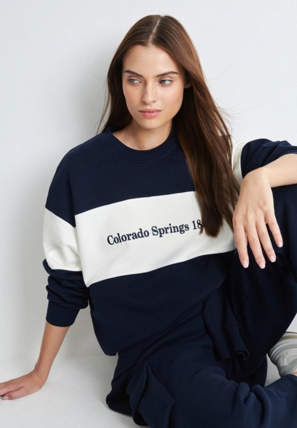 Свитшот Zarina