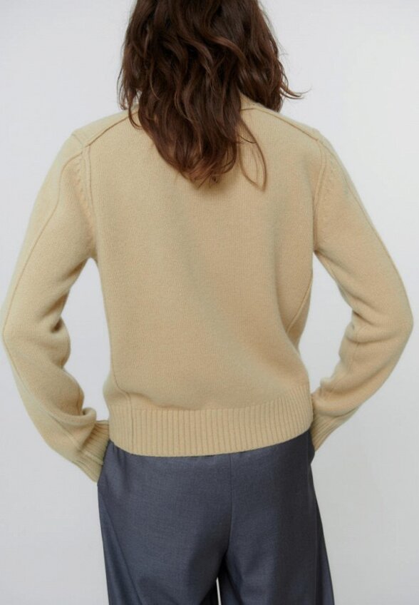 Свитер Daisyknit