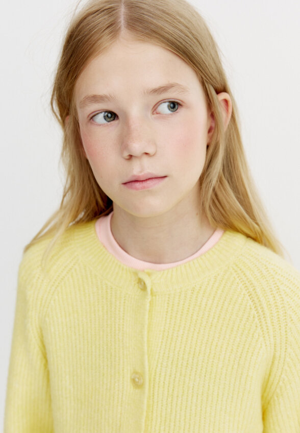 Базовый вязаный кардиган для девочек