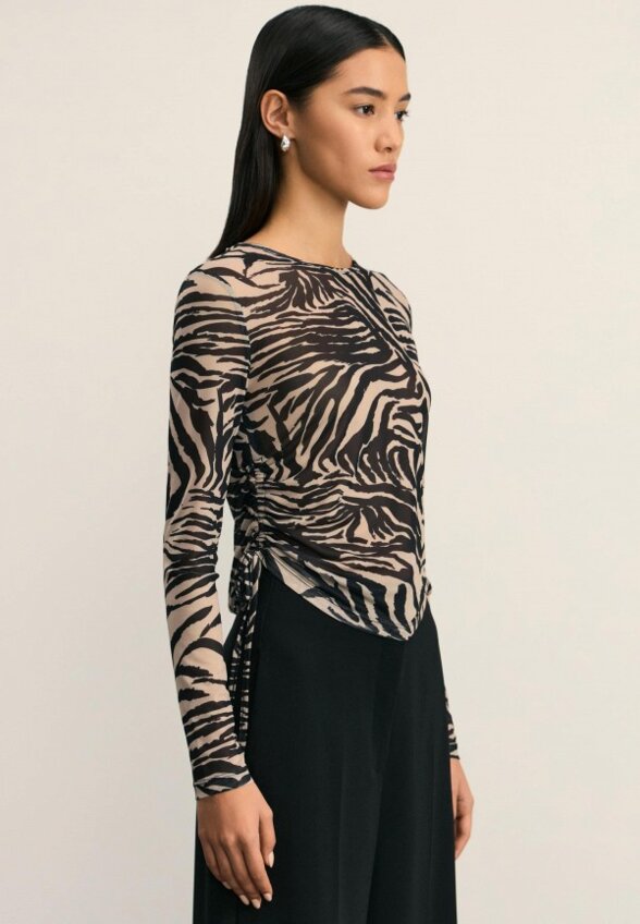 Лонгслив Zarina