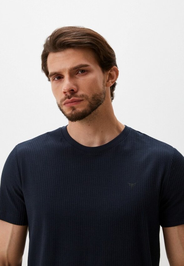 Футболка Colin's