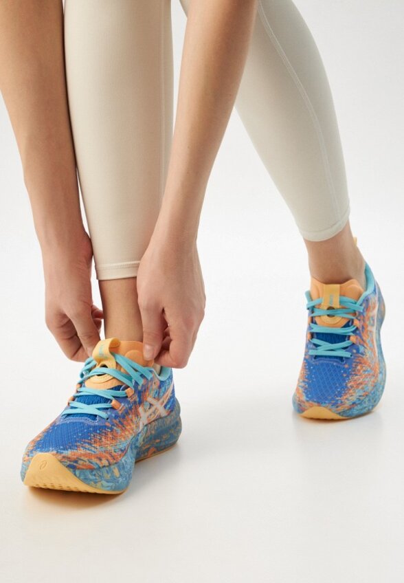 Кроссовки ASICS
