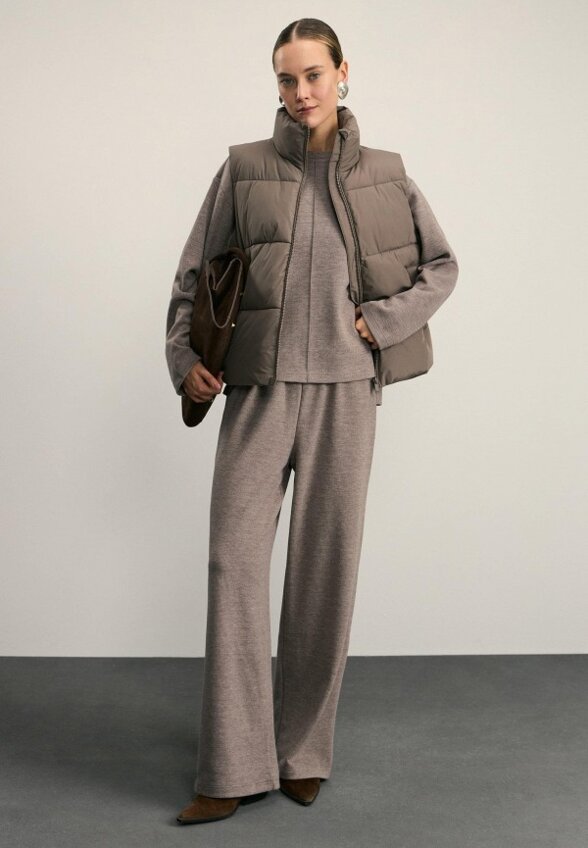 Жилет утепленный Zarina