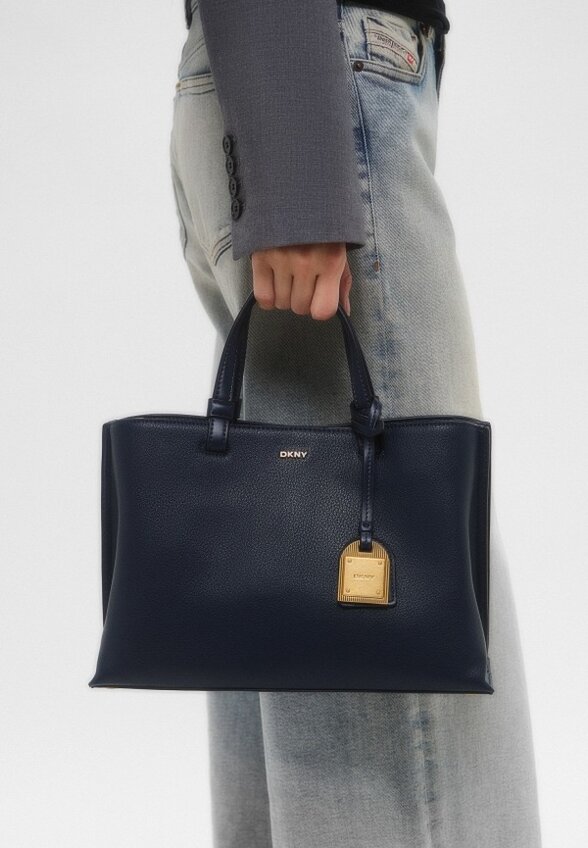Сумка и брелок DKNY