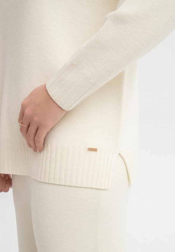 Свитер Ареола