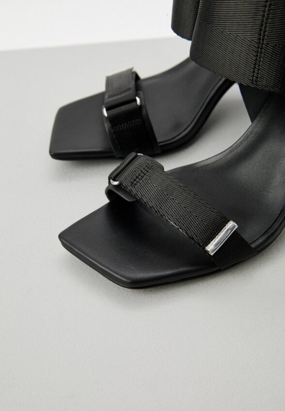 Босоножки United Nude