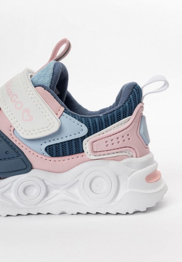 Кроссовки Tikkago