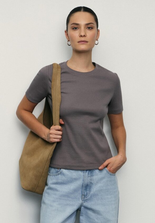 Футболка Zarina