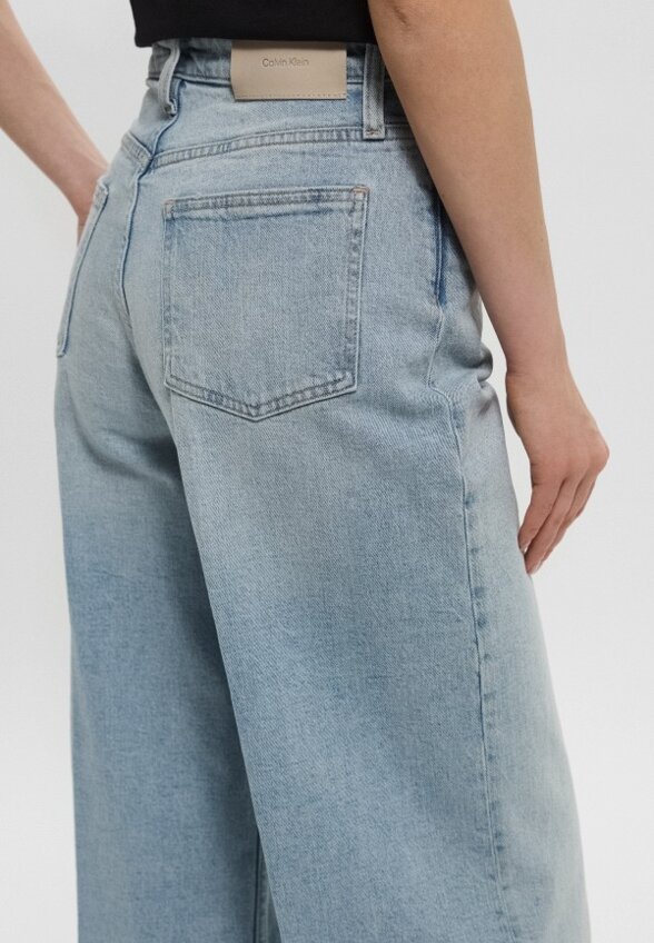 Джинсы Calvin Klein