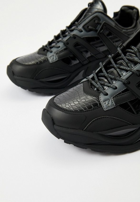 Кроссовки Guess