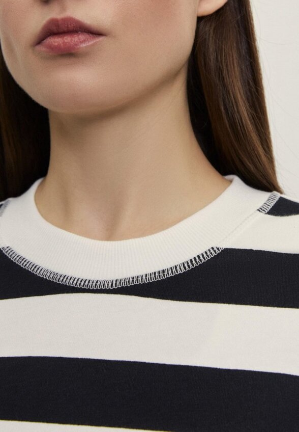 Свитшот Zarina