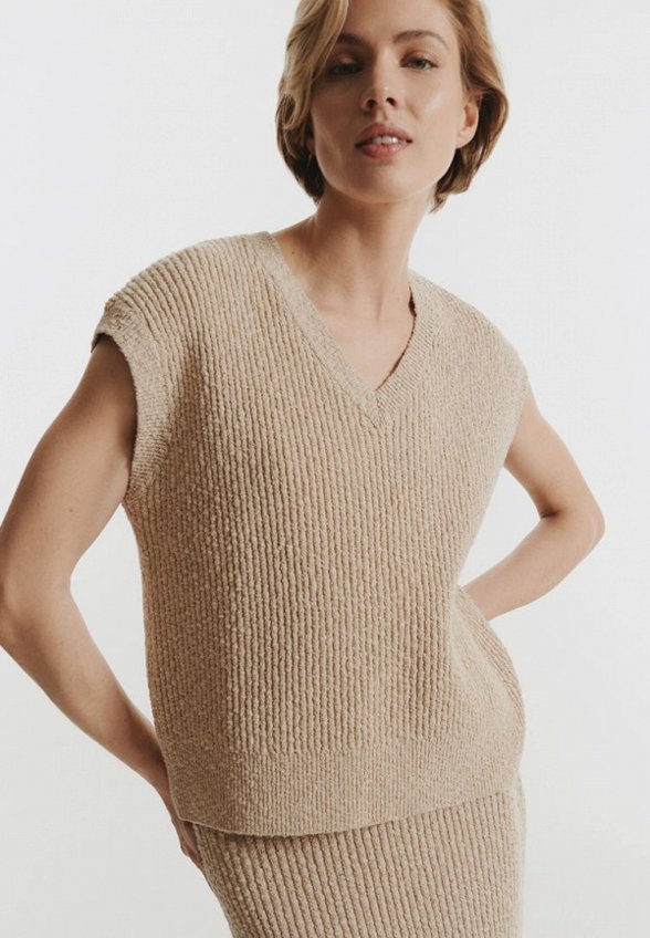 Жилет Daisyknit