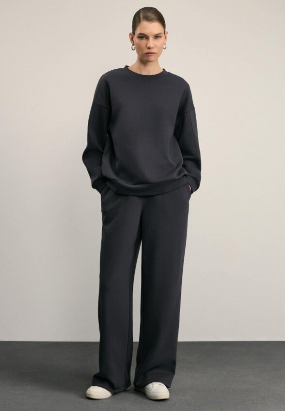 Свитшот Zarina