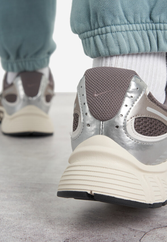 Кроссовки мужские Nike V5 Rnr, Коричневый