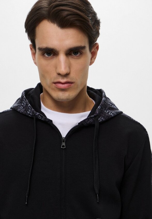 Толстовка EA7