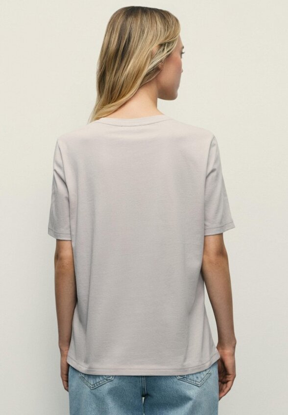 Футболка Zarina