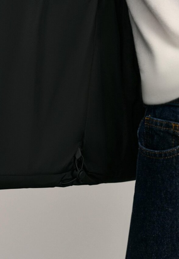 Жилет утепленный Zarina