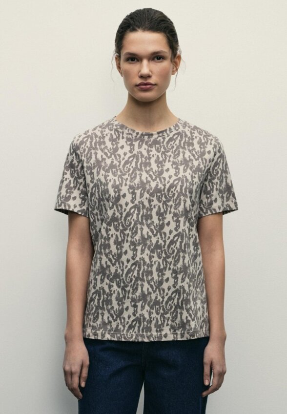 Футболка Zarina