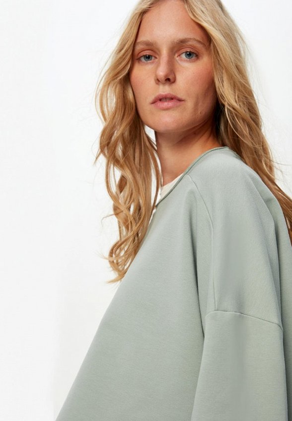 Свитшот Bstatement