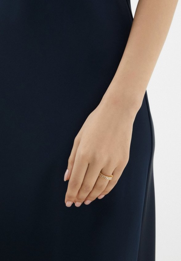 Кольцо Free Form