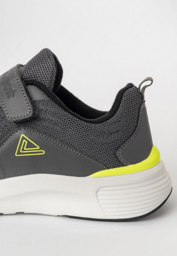 Кроссовки Tikkago