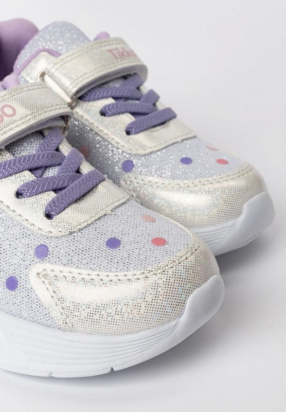 Кроссовки Tikkago