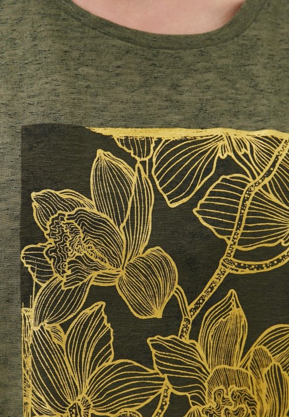 Футболка Colin's