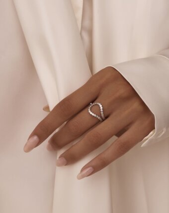 Серебряное кольцо с фианитами MIE женщинам