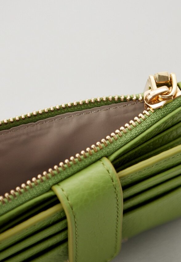 Кредитница Coccinelle