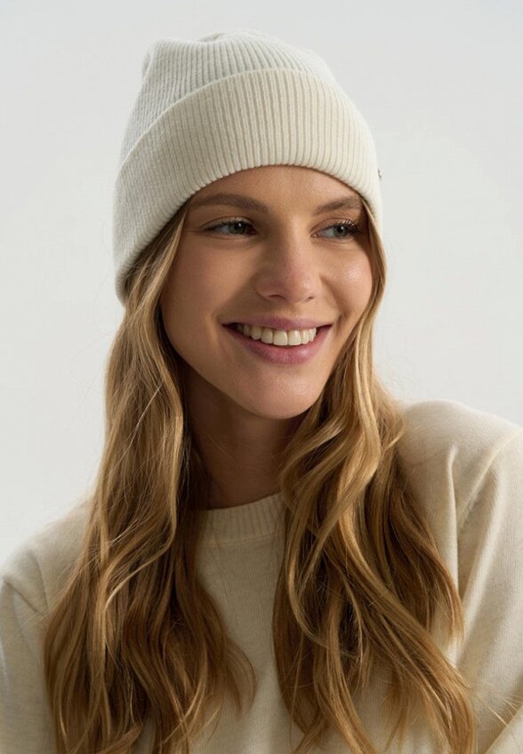 Шапка To Be Blossom