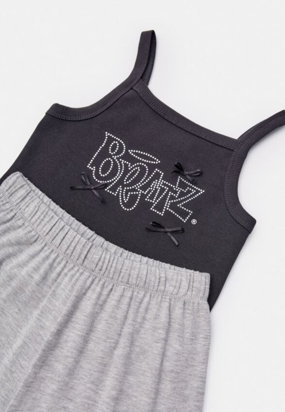 Пижама с топом и брюками для девочек из коллекции SELA x BRATZ
