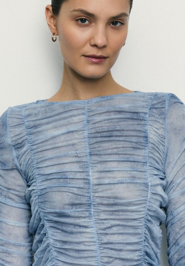 Лонгслив Zarina