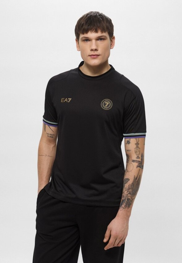 Футболка EA7