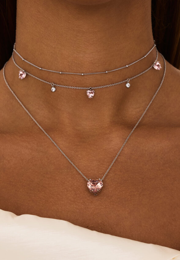 Серебряное колье-чокер ЛЮБОВЬ с розовыми сердцами MIE